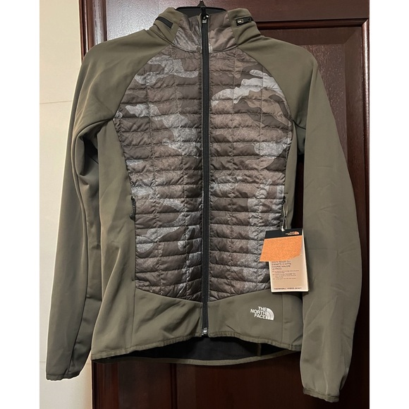 The North Face Jackets & Coats The North Face Womens Green Camo Insulated Hybrid Running